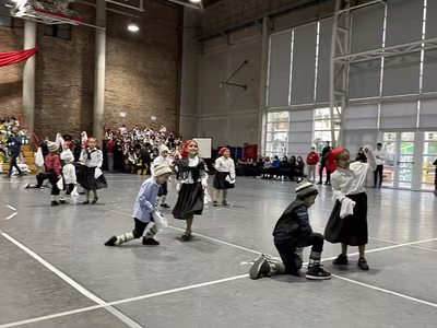 Danzas Folclóricas 1° y 2° Básico