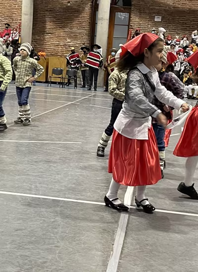 Danzas Folclóricas 1° y 2° Básico
