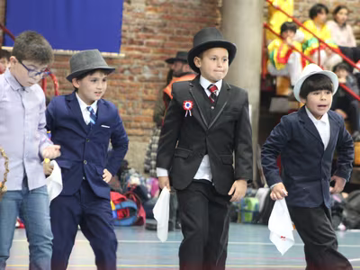 Bailes Folclóricos 2° a 4° Básico y III° Medios III