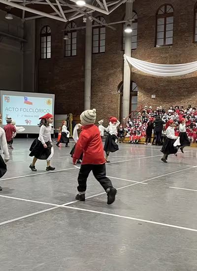 Danzas Folclóricas 1° y 2° Básico