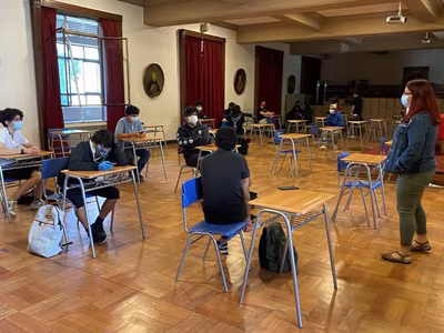 IVº Medios vuelven al Colegio...