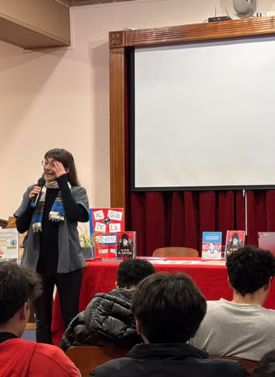 Encuentro literario con Lola Larra en nuestro colegio